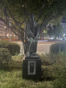 四日市駅前 銅像